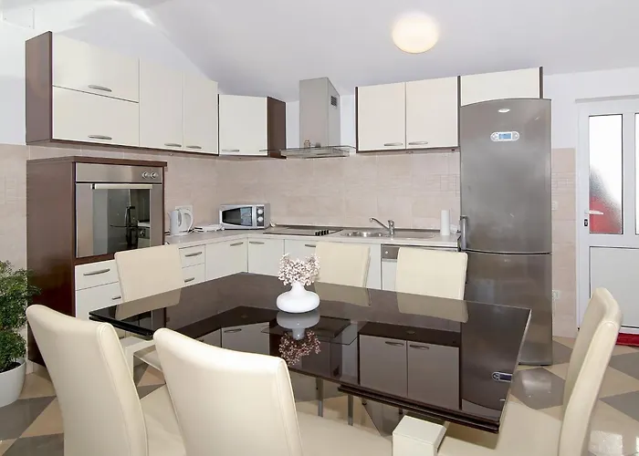 アパート Isabora - Comfort Three-bedroom With Balcony And Sea View Second Floor *