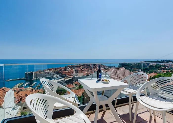 Isabora - Comfort Three-bedroom With Balcony And Sea View Second Floor アパート