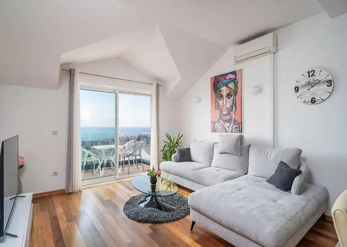アパート Isabora - Comfort Three-bedroom With Balcony And Sea View Second Floor