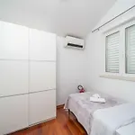 Isabora - Comfort Three-bedroom With Balcony And Sea View Second Floor Apartman Dubrovnik