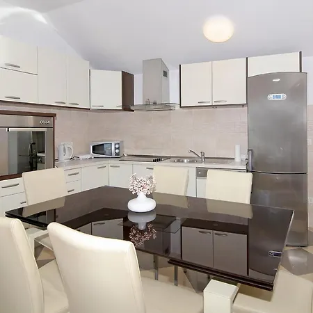 Apartment Isabora - Comfort Three-bedroom With Balcony And Sea View Second Floor *