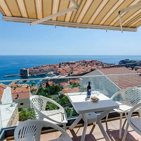 Isabora - Comfort Three-bedroom With Balcony And Sea View Second Floor