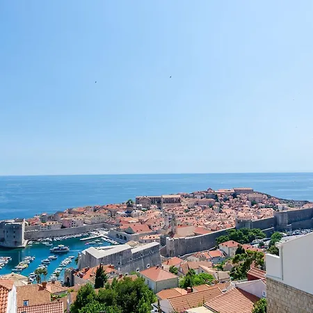 Isabora - Comfort Three-bedroom With Balcony And Sea View Second Floor Apartment