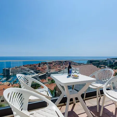Isabora - Comfort Three-bedroom With Balcony And Sea View Second Floor Apartment