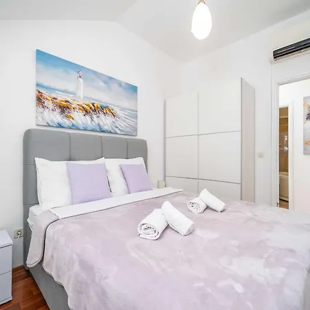 Isabora - Comfort Three-bedroom With Balcony And Sea View Second Floor