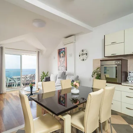 Apartment Isabora - Comfort Three-bedroom With Balcony And Sea View Second Floor