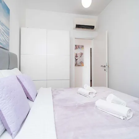 Apartment Isabora - Comfort Three-bedroom With Balcony And Sea View Second Floor