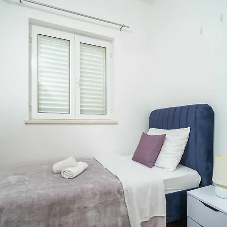 Isabora - Comfort Three-bedroom With Balcony And Sea View Second Floor Apartment *