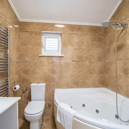 Isabora - Comfort Three-bedroom With Balcony And Sea View Second Floor