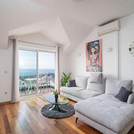 Apartment Isabora - Comfort Three-bedroom With Balcony And Sea View Second Floor