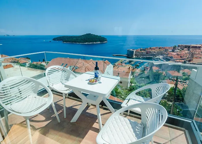 Isabora - Comfort Three-bedroom With Balcony And Sea View Second Floor *