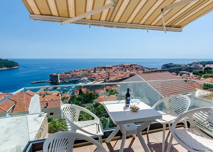 Isabora - Comfort Three-bedroom With Balcony And Sea View Second Floor