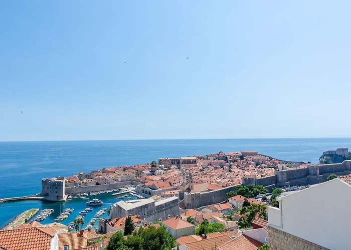 Isabora - Comfort Three-bedroom With Balcony And Sea View Second Floor Apartmán