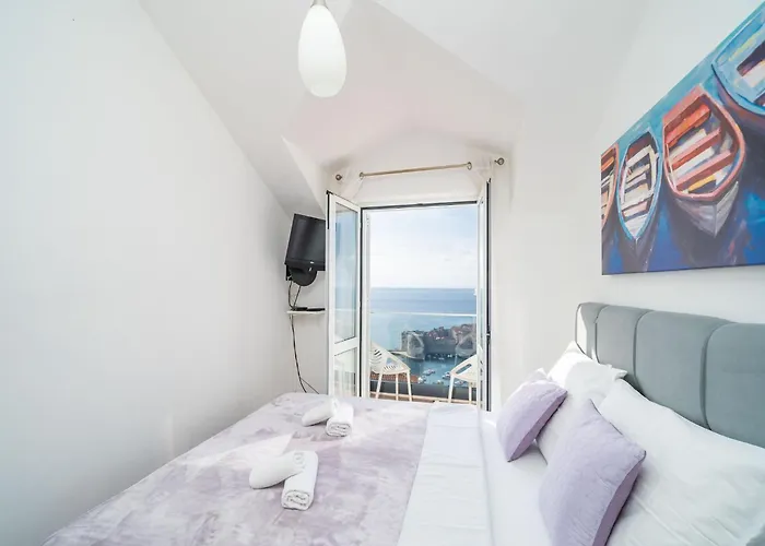 Isabora - Comfort Three-bedroom With Balcony And Sea View Second Floor