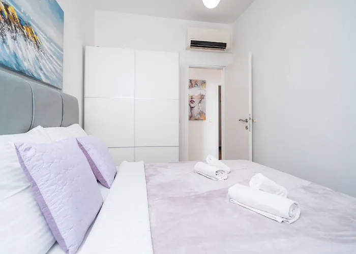 Apartmán Isabora - Comfort Three-bedroom With Balcony And Sea View Second Floor