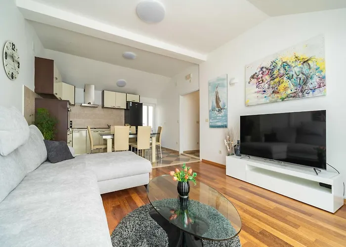 Isabora - Comfort Three-bedroom With Balcony And Sea View Second Floor * Dubrovník