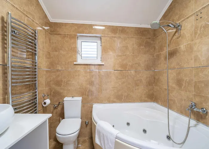 Isabora - Comfort Three-bedroom With Balcony And Sea View Second Floor