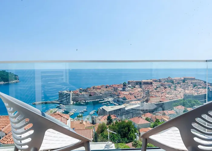 Isabora - Comfort Three-bedroom With Balcony And Sea View Second Floor Apartamento Dubrovnik