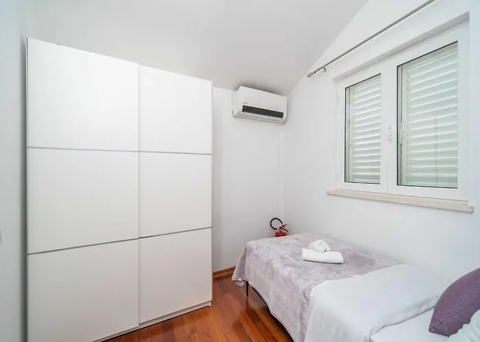 Isabora - Comfort Three-bedroom With Balcony And Sea View Second Floor Apartamento Dubrovnik