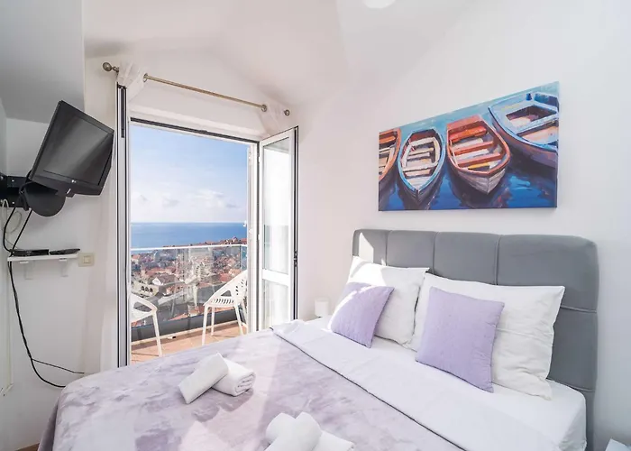 Isabora - Comfort Three-bedroom With Balcony And Sea View Second Floor